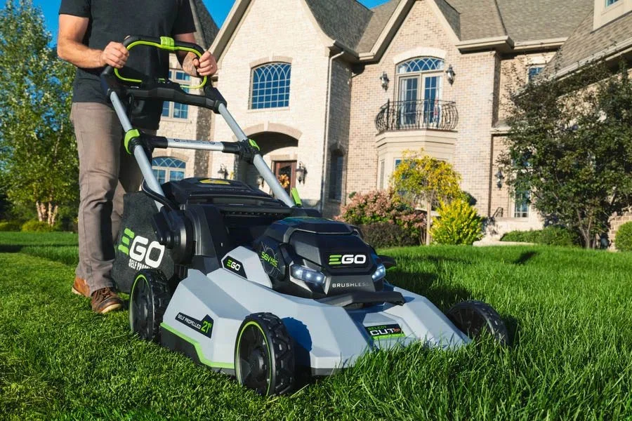 self propelled lawnmower